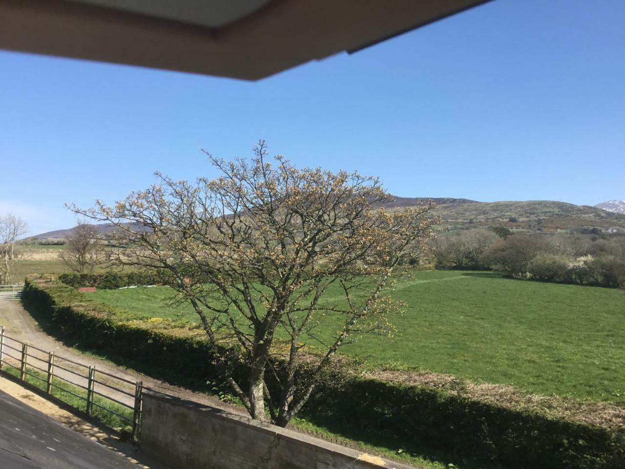 Tyddyn Perthi Farm Villa Ланберис Екстериор снимка